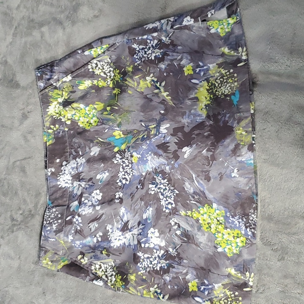 🏠 Lady Hagen Colorful Floral Skort Size 6
